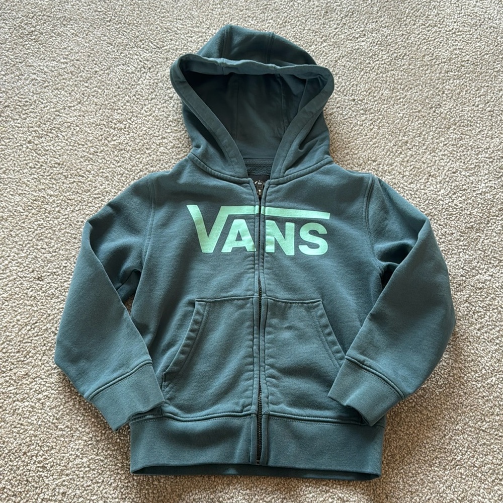 Vans sweatshirt size 3T fits more like 4T
